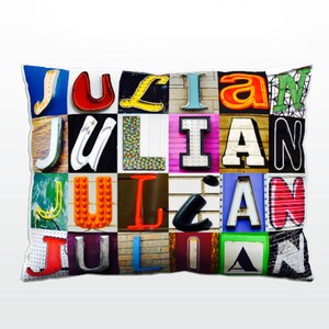 Oreiller personnalisé avec JULIAN dans les photos de lettres de signe; Coussins de canapé personnalisés; Oreillers colorés; Oreiller photo; Oreillers de sofa