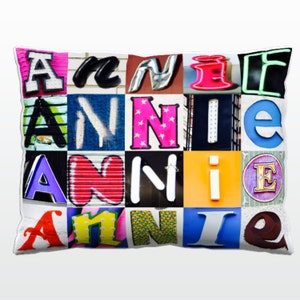 Oreiller personnalisé avec ANNIE dans les photos des lettres de signe ; Coussins de canapé personnalisés; Oreillers colorés; Oreiller photo; Oreillers de sofa