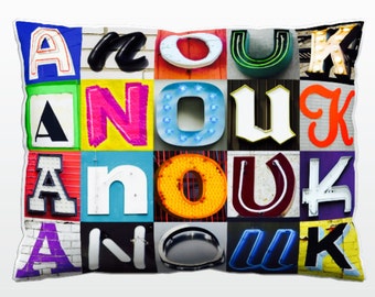 Oreiller personnalisé avec ANOUK dans les photos de lettres de signe; Coussins de canapé personnalisés; Oreillers colorés; Oreiller photo; Oreillers de sofa