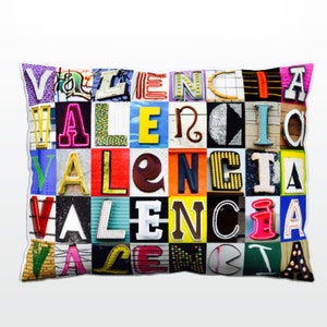 Oreiller personnalisé avec VALENCIA dans les photos de lettres de signe; Coussins de canapé personnalisés; Oreillers colorés; Oreiller photo; Oreillers de sofa