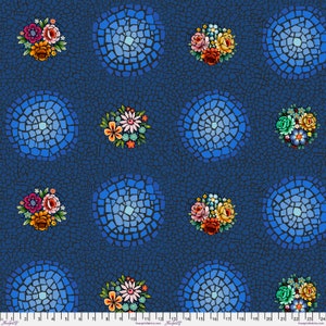 Puede incluir: Un patrón sin costuras con círculos de mosaico azul y ramos de flores coloridos sobre un fondo azul oscuro.
