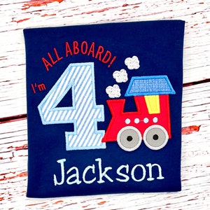 Camiseta bordada de tren para el 4.º cumpleaños: camiseta personalizada con motor de vapor