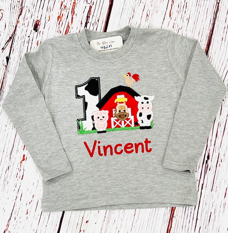 Camisa de fiesta de cumpleaños de Barnyard rojo para niños o niñas animales de granja 1er cumpleaños fiesta adorable bordado Barnyard Farm primer cumpleaños Gray Long Sleeve