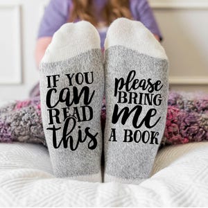 Regalo per gli amanti dei libri, calzini "Se riesci a leggere questo portami un libro", calzini divertenti, regalo per il club del libro, regalo per gli amanti dei libri, regalo per la mamma, festa della mamma