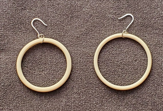 1970'S Classic Ivory Colored Hoop Earrings Hand C… - image 1