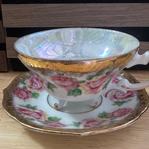 Tasse à thé et soucoupe sur pied Royal Sealy roses roses