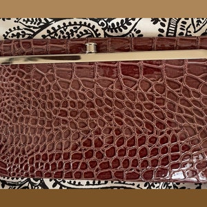 Cartera de embrague Textura de cocodrilo Marrón Acordeón Estilo vintage Carteras planas para mujer