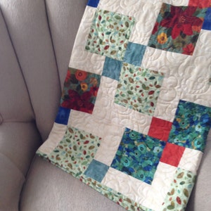 Cheerful floral Quilt, flowers and leaves