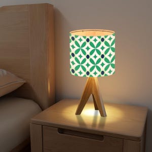 Green Retro Tripod Table Lamp – 60s 70s Funky Pattern, Mid-Century Modern Accent Lamp for Bedroom, Living Room, or Vintage Home Decor