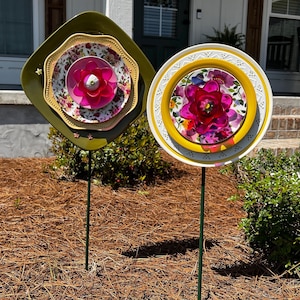 Glass Flower Yard Art Set of 2 | Garden Decor | Upcycled Plate Flower | Garden Gift | Decorative Plate | Glass Garden Flower