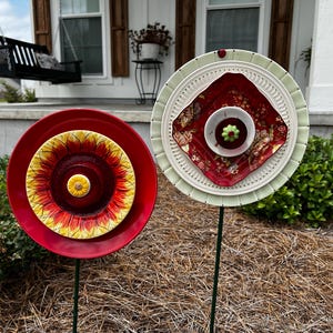 Garden Gift Set of 2 | Decorative Plate | Glass Garden Flower | Glass Flower Yard Art | Mother&#39;s Day Gift | Upcycled Plate Flower