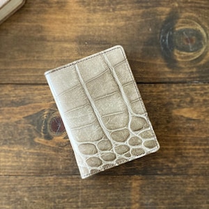 Cartera delgada de piel de cocodrilo en relieve, billetera unisex de piel italiana de grano completo, tarjetero minimalista de lujo, cartera de identificación plegable