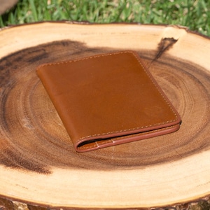 Cartera de cuero delgada para hombre marrón - Cartera de cuero personalizada - Cartera plegable para hombres - Cartera minimalista para hombres - Regalo de aniversario para hombres