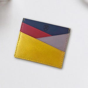 Tarjetero de cuero fino para hombre, billetera minimalista de cuero genuino con bolsillo para identificación, organizador compacto de tarjetas, elegante billetera para regalo de padrino.
