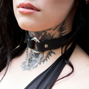 Smooth Leather Choker with ouroboros ring / leather jewelry / leather choker / leather necklace / Black choker / goth choker