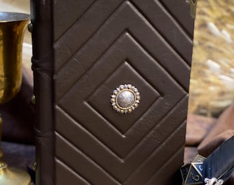 Diario de cuero de caoba hecho a mano, cuaderno de bocetos de artista, grimorio de brujas, cuaderno de alquimia, libro de hechizos, libro de hechizos ocultos.