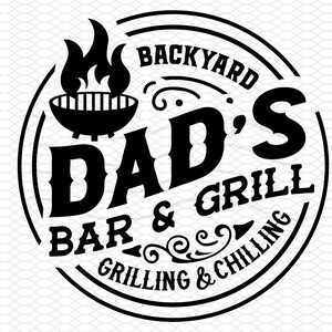Könnte beinhalten: Schwarz-weiß-Illustration eines Grills mit Flammen, einem Kreis darum herum und dem Text "Backyard Dad's Bar & Grill Grilling & Chilling".