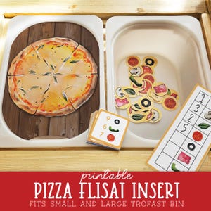 Puede incluir: Un inserto educativo con temática de pizza para un contenedor Trofast. La imagen muestra una pizza cortada en rodajas, recortes de ingredientes, tarjetas numéricas y una tarjeta estilo bingo. El texto dice "PIZZA FLISAT INSERT".