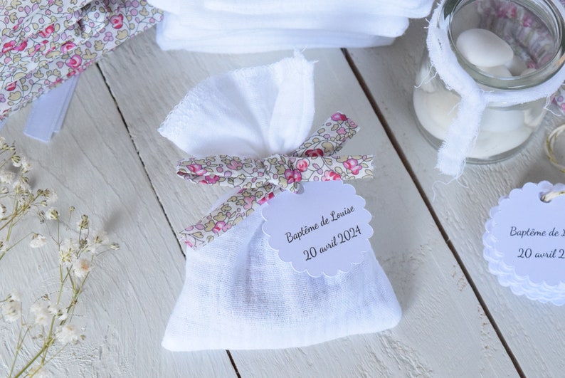 Ballotins dragées Liberty Eloïse rose et double gaze blanc, étiquettes personnalisées / pochon dragées sachet dragées baptême mariage image 6