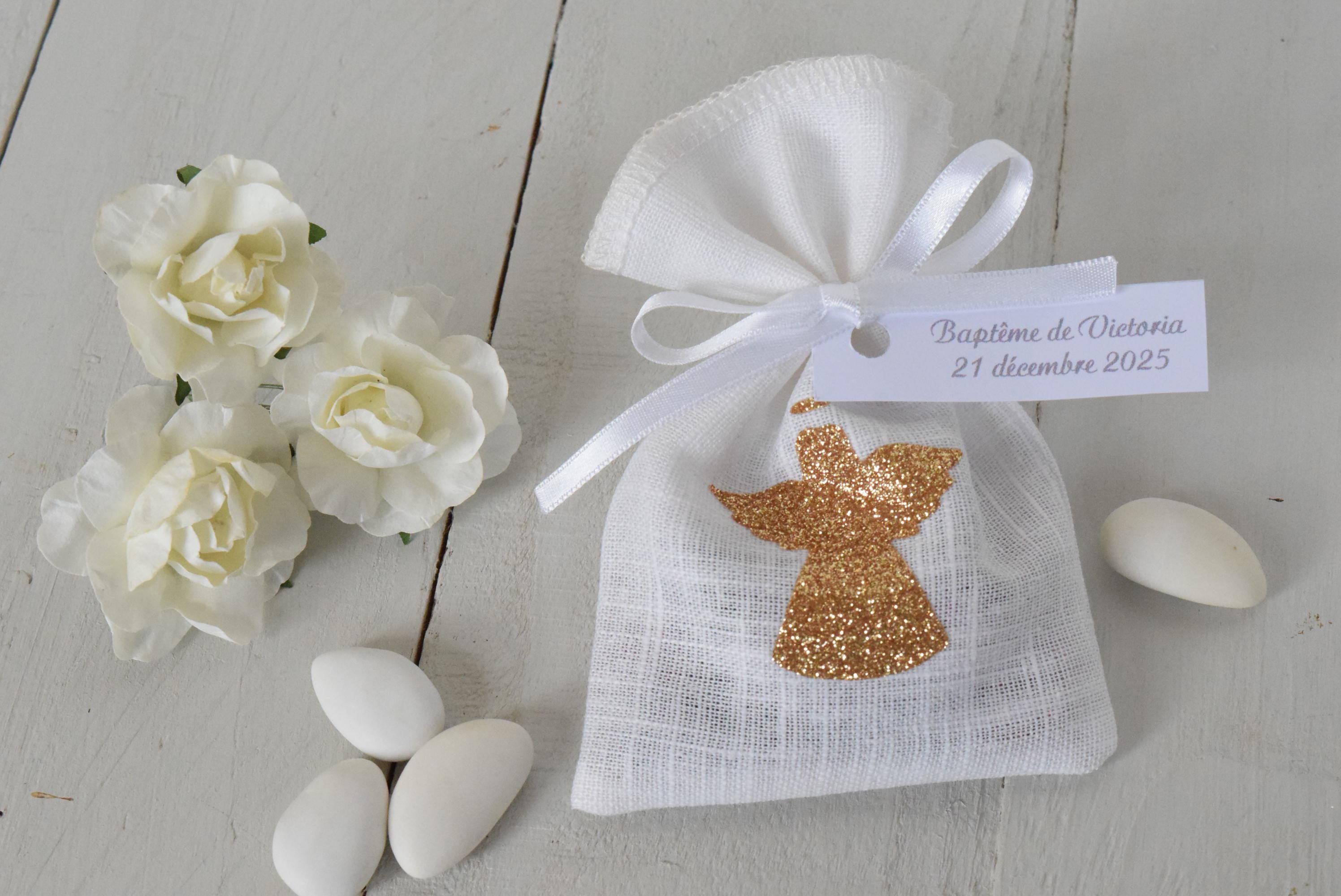 12 Cadeaux Invités Baptême – Porte-Clés Ange Gardien + Étiquettes & Boîtes, Souvenir Unique
