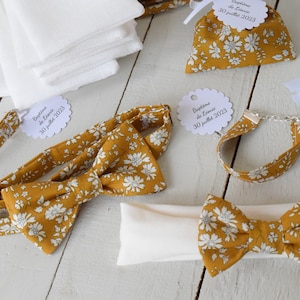 Accessori per il battesimo della cerimonia autunnale: scatole portaconfetti, papillon, fascia per neonati, braccialetto colomba in Liberty Capel Mustard/zafferano