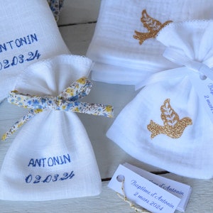 Sachet dragées double gaze blanc colombe ou croix doré/ baptism communion / personalized labels with first name date text of your choice image 2