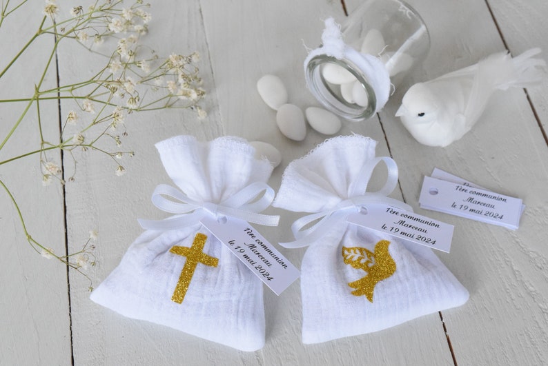 Sachet dragées double gaze blanc colombe ou croix doré/ baptism communion / personalized labels with first name date text of your choice image 1