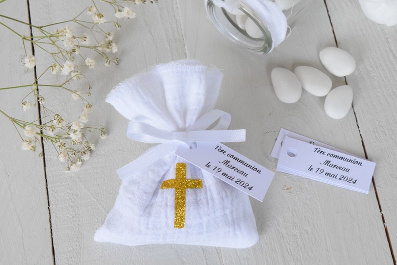 Sachet dragées double gaze blanc colombe ou croix doré/ baptism communion / personalized labels with first name date text of your choice Croix