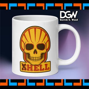 Może przedstawiać: Biały ceramiczny kubek z żółtym wzorem czaszki z czerwonymi akcentami i napisem "XHELL" na banerze. Kubek ma zakrzywiony uchwyt. Imię artysty, "DGW Derrick G. Wood", jest wydrukowane z boku.
