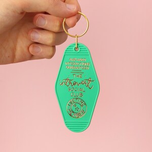 The Introvert Social Club - Motel Keychain - Green