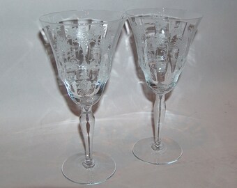 p7870: Vintage Morgantown Set 2 Mayfair Etching Water Goblets Optic Stem Elegant Glass at Vintageway Furniture