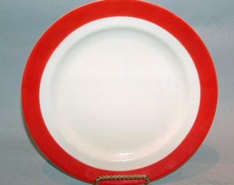 p7704: Vintage Universal Potteries Cambridge Red Dinner Plate at Vintageway Furniture