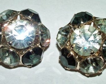 P7182: Vintage Lovely Pair Rhinestone Earrings Clip Costume Jewelry Collectible at Vintageway Furniture