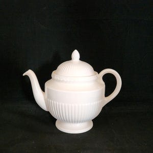 Wedgwood Edme 7&quot; Tea Pot Made in England with Black Mark