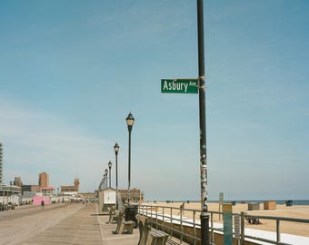 Wydruk artystyczny promenady Asbury Park: Fotografia letniej plaży w New Jersey