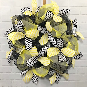 Black and gold wreath, black and yellow wreath, Pittsburgh Wreath, Steelers Wreath, Pirates Wreath, black and yellow deco mesh wreath
