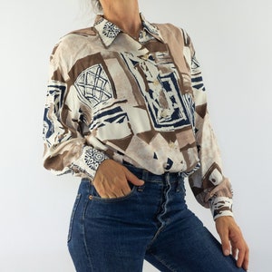 Vintage Print Shirt 1980s | Oversized Abstract Pattern Blouse in Beige/Brown/Black | Long Sleeves | Novelty Style | Size M