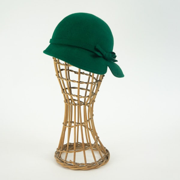 Petit Chapeau Vintage | 1960s | Chapeau Bibi en Feutre Vert | Chapeau Cocktail | Chapeau Extravagant | Chapeau avec Noeud | Made in France