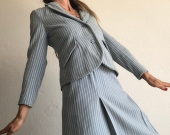 Vintage Rockanzug 1950er Jahre | Blau Weißer Blazer & Rock Wollset | Diplomatenstreifen | Frankreich | S