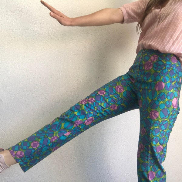 Pantalon Fuselé Vintage | 1970s | Pantalon Plissé à Motif Abstrait | Bleu/Vert/Rose | Pantalon Taille Haute | Fabriqué en France | Taille S