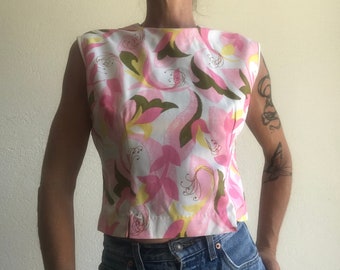 Floral Vintage Top | 1950s | Short Blouse | White/Pink/Yellow/Green | Crew Collar | Sleeveless | Back Buttoning | Made in France | Size S/M
