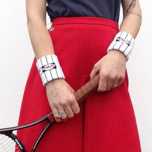 Fila | Jahrgang | 1980er Jahre | Tennis-Armband | Weiß/Blau/Rot | Retro Tennis | Hergestellt in Italien | NOS | Einzigartige Größe