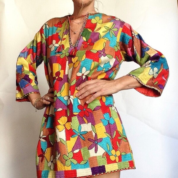 Robe Brodée Vintage | 1960s | Tunique/Robe Bohème | Broderie Florale | Robe Courte Colorée | Fait Main | Bohème/Hippie | Taille S