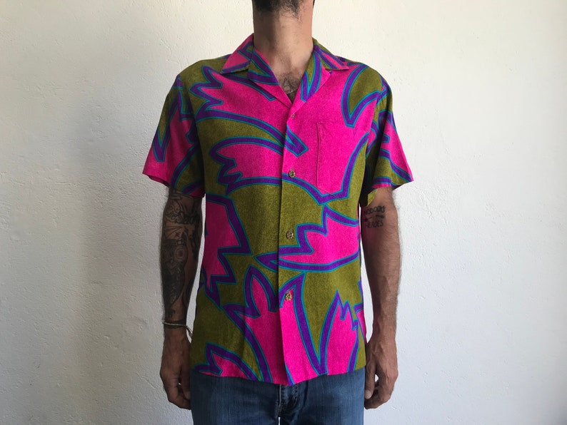 Abstract print Alfred Shaheen Bright colors Brass buttons 1960s Hawaiian Shirt Aloha shirt Size M Vintage