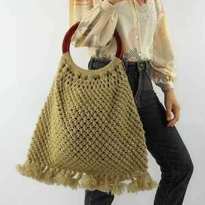 Bolso de Ganchillo Vintage / Años 70 / Bolso Tote de Lana con Flecos / Bolso Retro Beige / Asas de Plástico / Tamaño Grande / Bolso de Invierno / Hecho en Francia