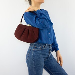 Bolso de noche vintage / Años 70 / Bolso de ante morado / Bolso de piel burdeos / Bolso de mano / Forma redonda / Fabricado en Francia / Tamaño mediano