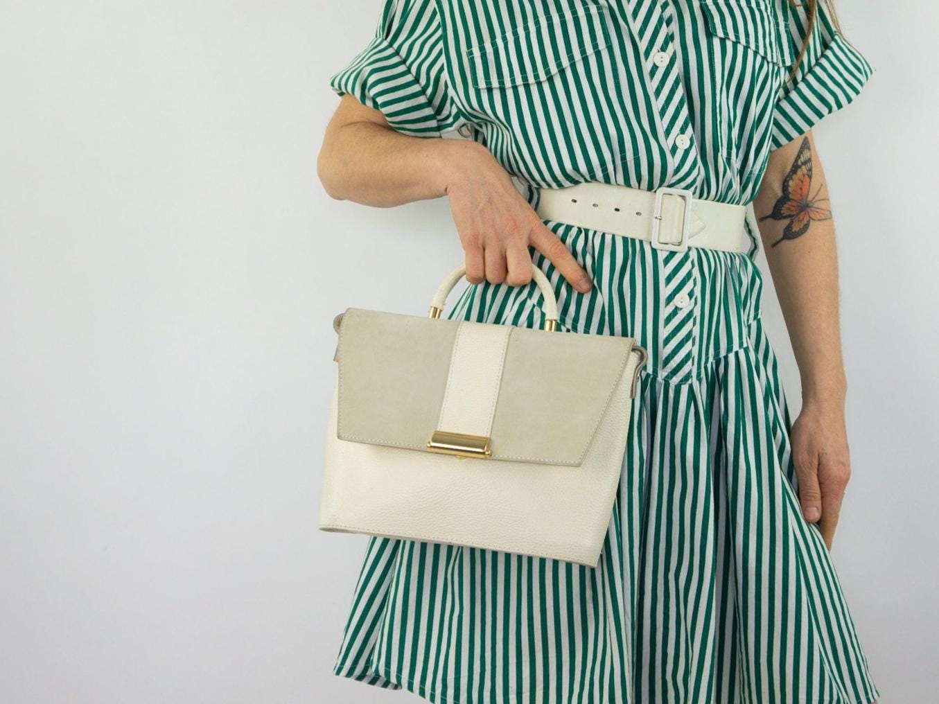 The Limited Women’s 80s Vintage White Pebbled Leather Large Gold Tone Oblong Stu Vintage White Leather Bag 1980s | Suede & Gold Metal  main image 3