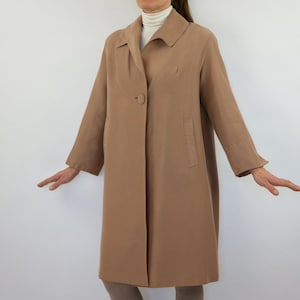Cappotto vintage anni &#39;60 / Cappotto estivo a trapezio color cammello lucido / Cappotto leggero a un bottone / Giacca mod in stile retrò Twiggy / Prodotto in Francia / M/L