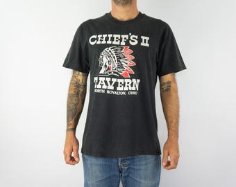 T-Shirt Moto Vintage 1990s | Chief's II Tavern, Ohio | Tee Shirt Graphique Biker Noir | USA | M