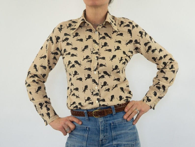 Vintage Print Shirt 1970s | Beige Cotton Lions Print Blouse | Big Retro Collar | France | S image 3
